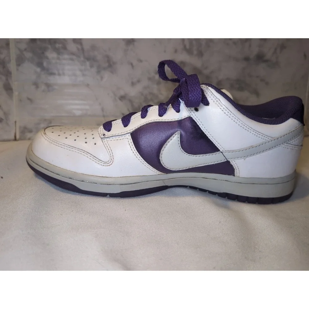 Women's Size 8 Nike Dunk Low White/Purple 2009
